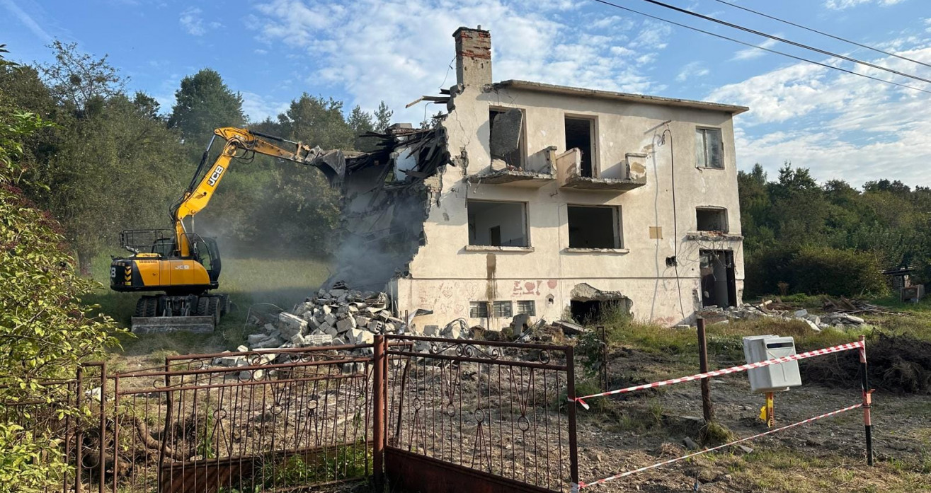 Demolácia zdravotného strediska-img