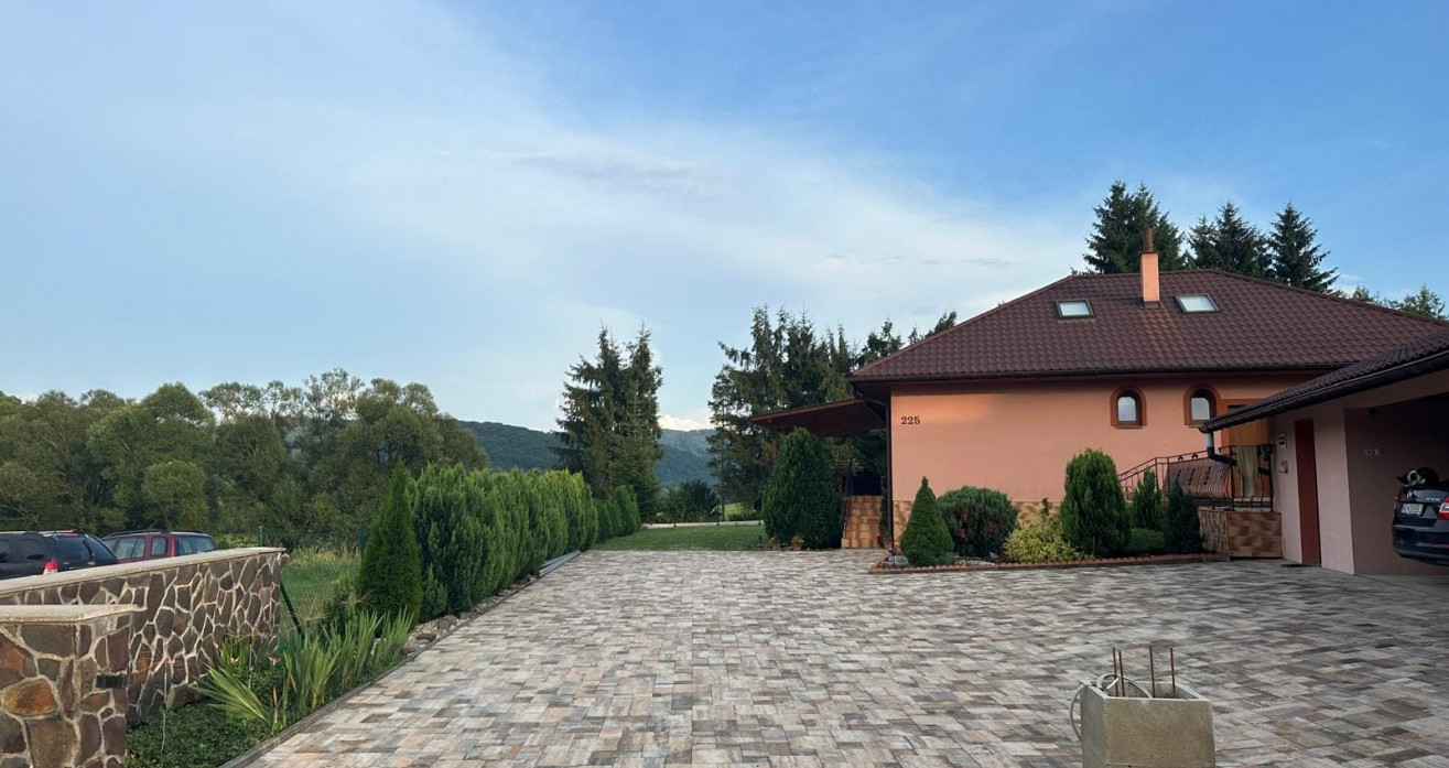 Rekonštrukcia dvora rodinného domu zámkovou dlažbou-img